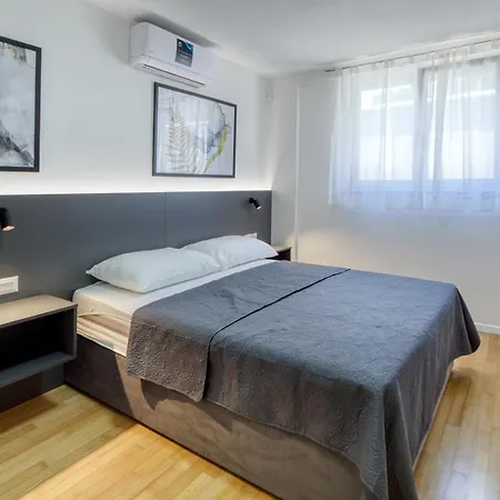 Delightfully House With A Private Pool And A Sea View בית נופש פרמנטורה