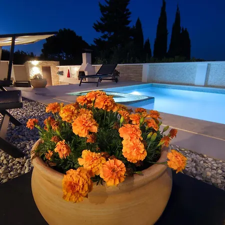 Delightfully House With A Private Pool And A Sea View בית נופש פרמנטורה
