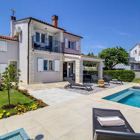 Delightfully House With A Private Pool And A Sea View בית נופש