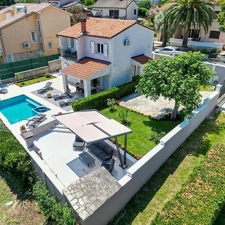 בית נופש Delightfully House With A Private Pool And A Sea View פרמנטורה
