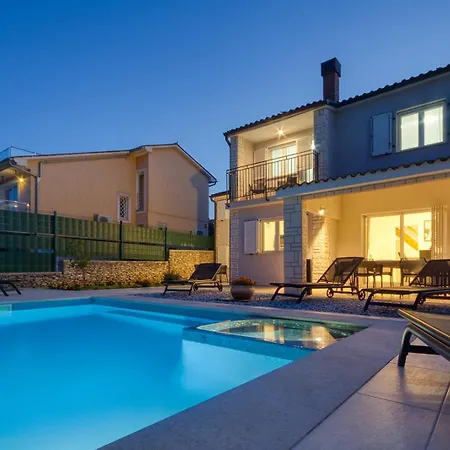 בית נופש Delightfully House With A Private Pool And A Sea View
