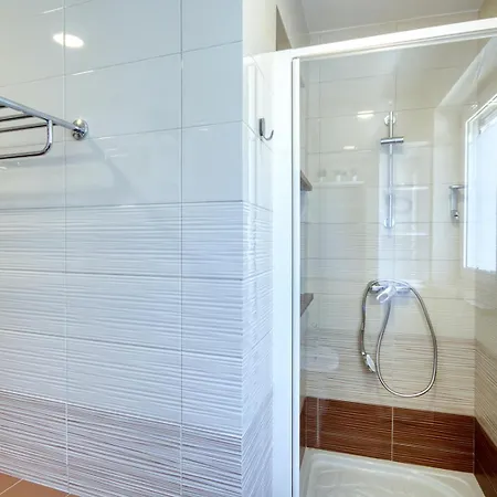 Дом отдыха Delightfully House With A Private Pool And A Sea View Премантура