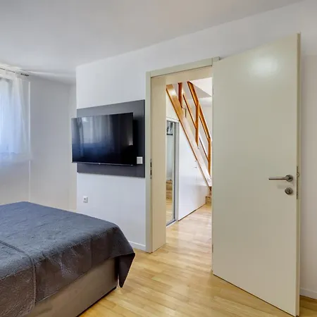 Delightfully House With A Private Pool And A Sea View Premantura