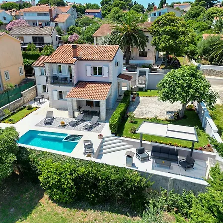 Дом отдыха Delightfully House With A Private Pool And A Sea View