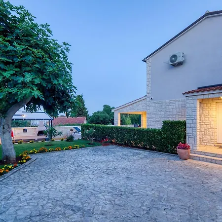 Delightfully House With A Private Pool And A Sea View * Premantura