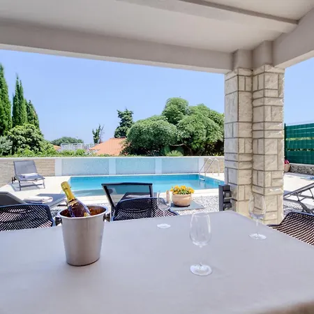 Delightfully House With A Private Pool And A Sea View Premantura