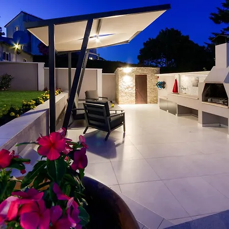 Дом отдыха Delightfully House With A Private Pool And A Sea View *