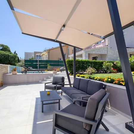Delightfully House With A Private Pool And A Sea View Дом отдыха Премантура